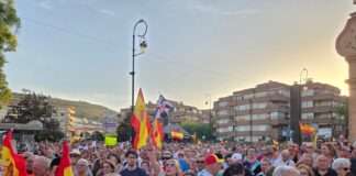 Cientos de personas llenan la Puerta de Estepa en apoyo a Ceuta
