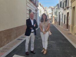 La calle Taller y Ollas vuelve a abrirse al tráfico tras su remodelación integral