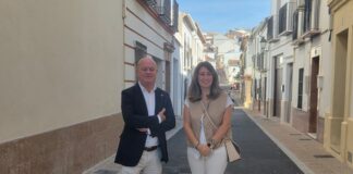 La calle Taller y Ollas vuelve a abrirse al tráfico tras su remodelación integral