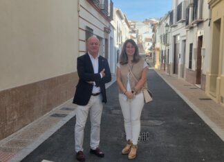 La calle Taller y Ollas vuelve a abrirse al tráfico tras su remodelación integral