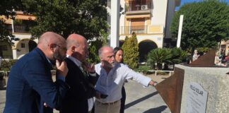 La plaza Fernández Viagas estrena un reloj solar diseñado por el antequerano Antonio Madrona