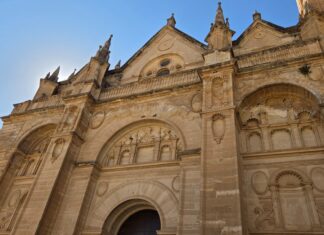 Arranca la restauración de las fachadas y cubiertas de la Colegiata de Santa María, que recuperará sus 41 pináculos