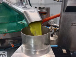 La cooperativa antequerana Dcoop calcula la huella de su aceite