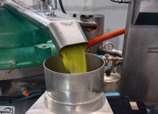 La cooperativa antequerana Dcoop calcula la huella de su aceite