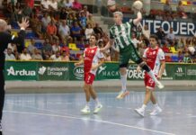 El Club Balonmano Los Dólmenes debuta con derrota en su estreno en Plata ante un OAR A Coruña hecho para pelear por el ascenso (24-30)