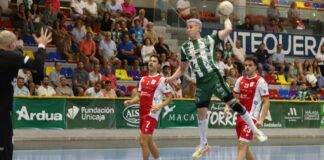 El Club Balonmano Los Dólmenes debuta con derrota en su estreno en Plata ante un OAR A Coruña hecho para pelear por el ascenso (24-30)