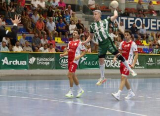 El Club Balonmano Los Dólmenes debuta con derrota en su estreno en Plata ante un OAR A Coruña hecho para pelear por el ascenso (24-30)
