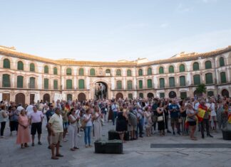 Archidona se concentra en la Plaza Ochavada en apoyo a Ceuta