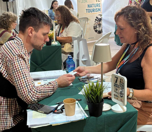 Antequera se promociona como destino de turismo sostenible en la feria NATURCYL