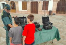 Niños y jóvenes de Archidona conocen de cerca el trabajo de la Guardia Civil