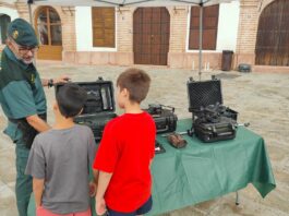 Niños y jóvenes de Archidona conocen de cerca el trabajo de la Guardia Civil