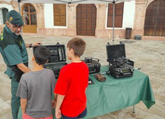 Niños y jóvenes de Archidona conocen de cerca el trabajo de la Guardia Civil