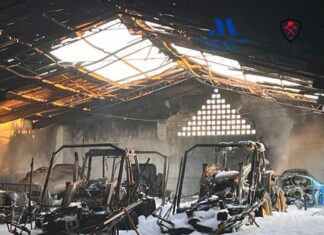 Un incendio arrasa una nave agrícola en Antequera