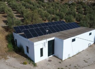 Cañete la Real instala placas solares en el depósito de ‘La Luna’ para reducir el coste del bombeo de agua