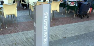 Campillos instala cuatro nuevos contenedores para la recogida de pilas y baterías usadas