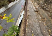 Cortada la carretera de acceso a Casabermeja por un nuevo desprendimiento del muro de contención