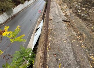 Cortada la carretera de acceso a Casabermeja por un nuevo desprendimiento del muro de contención