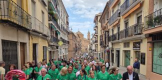Antequera se suma a la lucha contra el cáncer de mama con una multitudinaria marcha solidaria