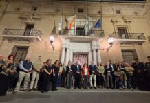 Antequera guarda un minuto de silencio por las víctimas del accidente ferroviario de Toledo
