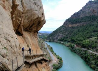 El almacén de baterías de El Chorro, a las puertas de la licencia de obra
