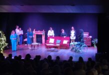 Ocho mujeres convierte el escenario de Archidona en un retrato del universo femenino
